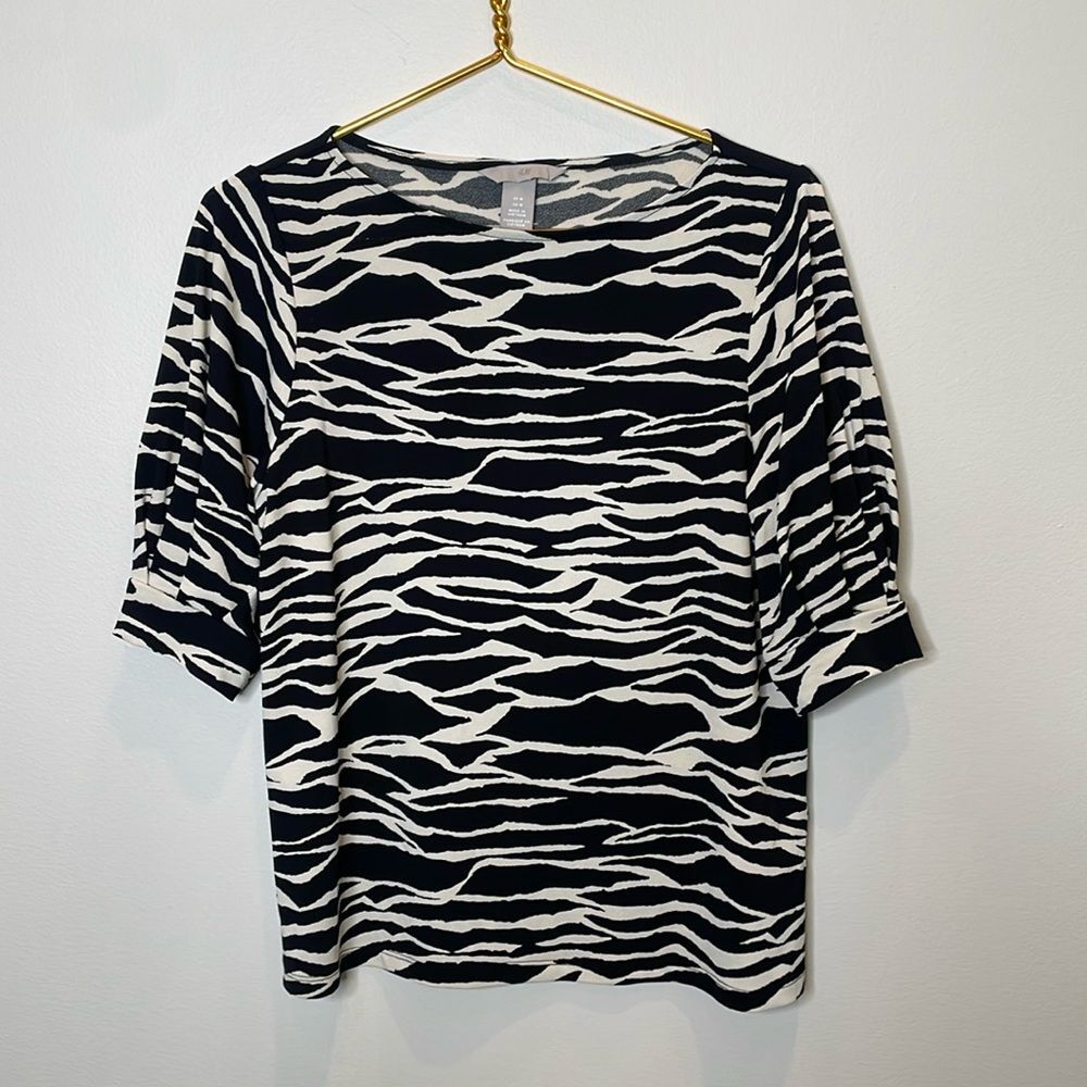 H&M Zebra Print Short Sleeve Top Size Medium